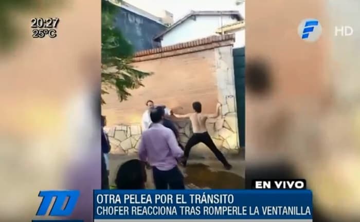 Chofer de bus y conductor protagonizan cruce de golpes