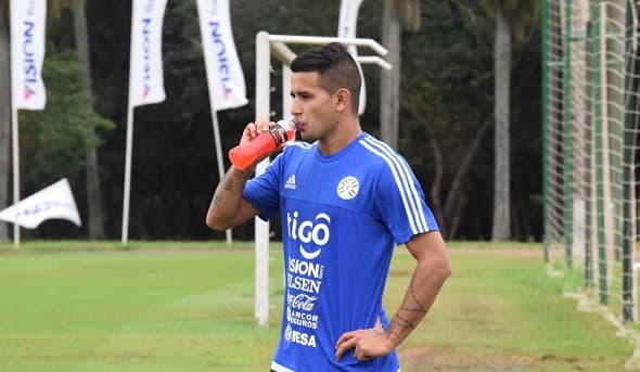 Santos presenta oficialmente a Derlis González