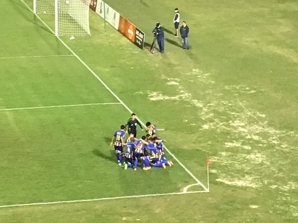 Luqueño triunfa en el este y es único puntero 