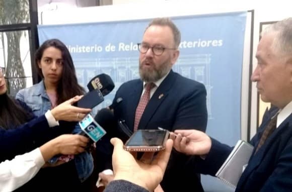 Gobierno convoca a embajador por polémico tuit de apoyo a campesinos