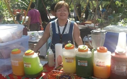 Ofrecen productos agroecológicos y artesanales en Plaza Italia