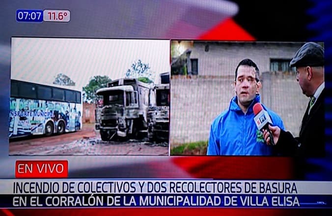 Villa Elisa: Incendio consume camiones y un bus en corralón