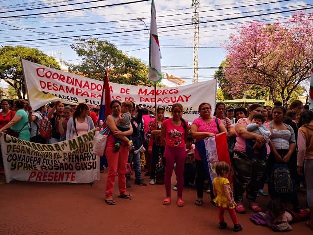 Multitud de mujeres se manifiestan y reclaman censo frente a la SAS