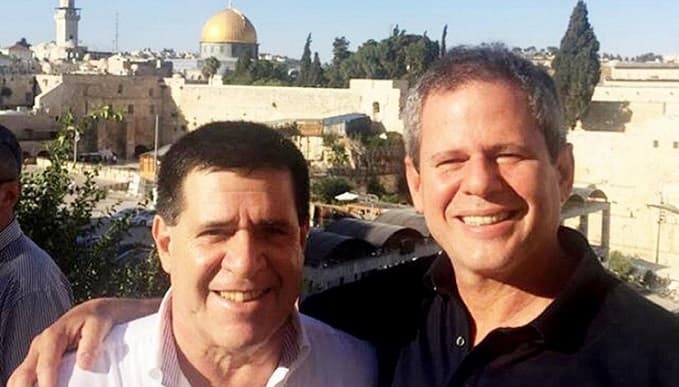 Ministro de Hacienda explica que compra de bonos es responsabilidad de los bancos