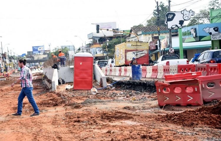 Nuevos desvíos en zona del metrobús generan problemas