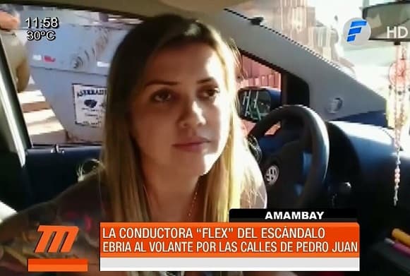 Mujer es detenida ebria, con drogas e importante suma de dinero