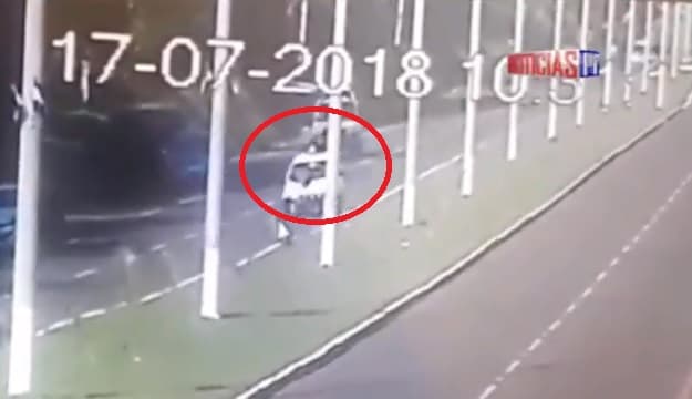 Taxi embistió e hizo volar a niño en Salto del Guairá