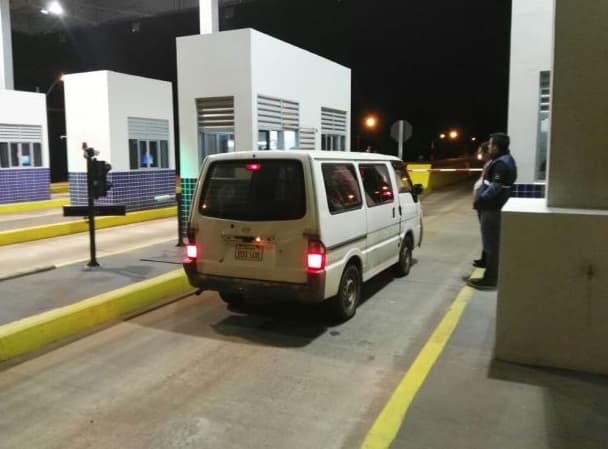 Asaltan peaje y se llevan millonaria suma