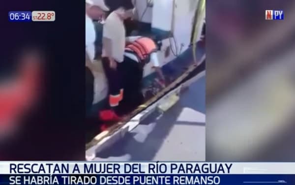 Joven está internada luego de lanzarse del Puente Remanso al río