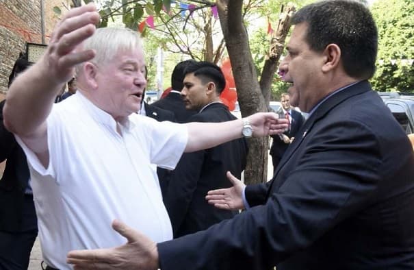 Cartes es el patrón del contrabando y el lavado de dinero, según senador