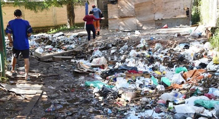 Vertedero improvisado en Parque Caballero