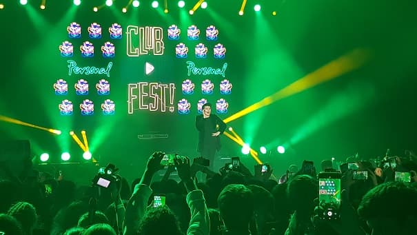 Público juvenil vibró con “reyes de las redes sociales”