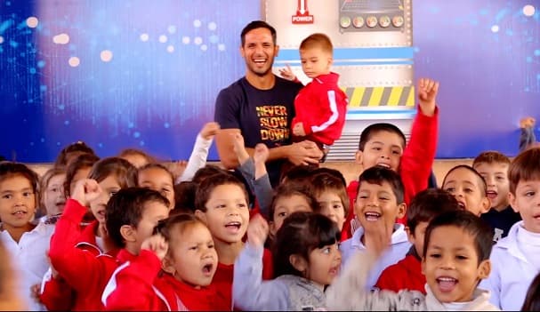 Roque Santacruz colabora con empresa de alimentos