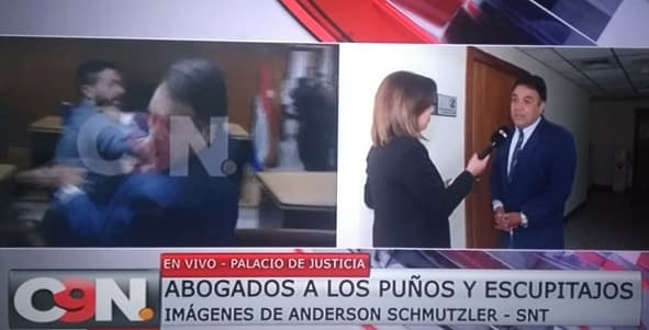 Abogados se toman a los golpes en plena sala de juicio oral