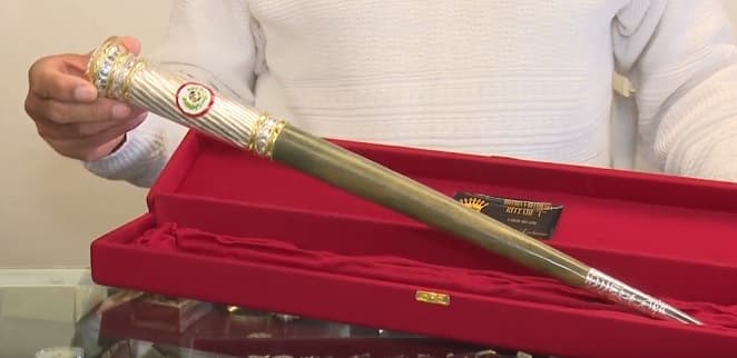 Joyero explica características del bastón de mando