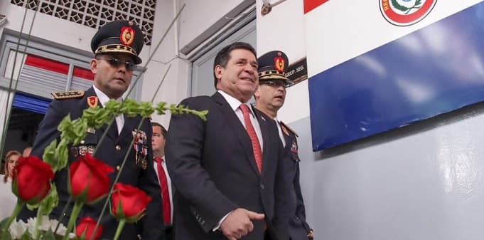 Cartes sugiere "balines de goma" para jóvenes manifestantes