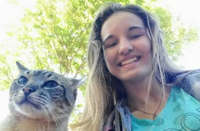 Padres buscan a su hija desaparecida