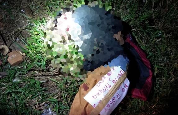 Sicarios ejecutan a joven y dejan mensaje