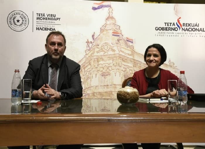 Lea Giménez y Benigno López se quiebran en cambio de mando