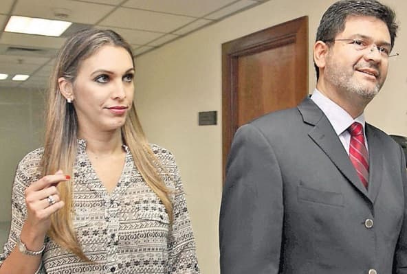 Exalumnos del Inter piden expulsión de diputados y esposa de Ibáñez