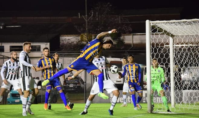 Luqueño aprovecha y se acerca a la punta