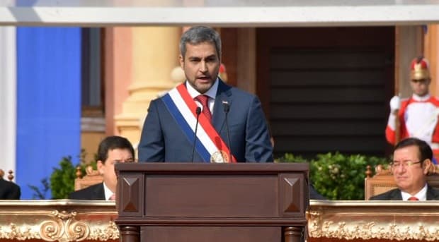 “La tormenta Santa Rosa está limpiando el país”, afirmó Abdo Benítez
