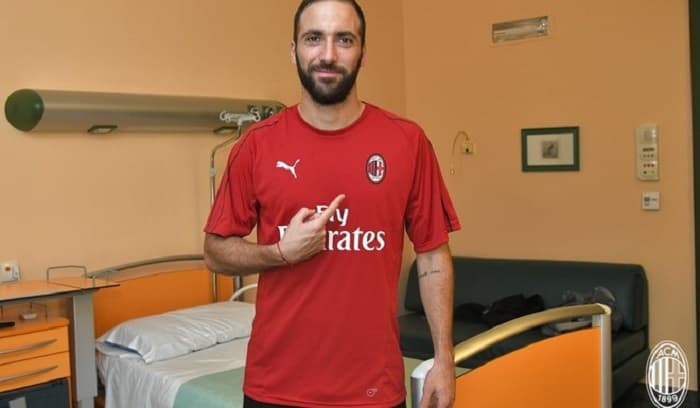 Higuaín jugará cedido en el Milan