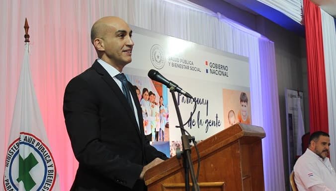 Ministro de Salud dice que no usará el ente para saltar a la política, como otros