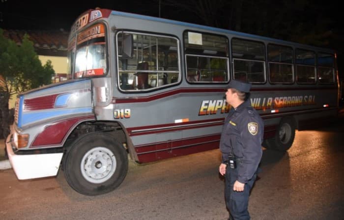 Pasajero de bus recibió un balazo en la cara y murió