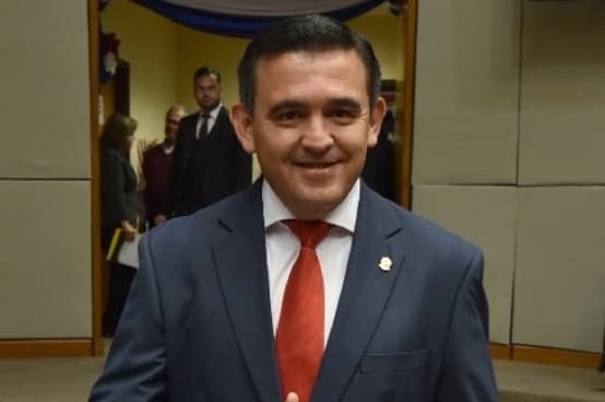 Gremio de docentes considera un retroceso designación de Petta en el MEC