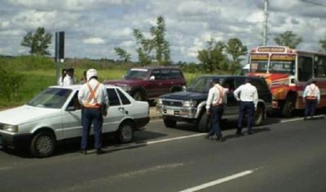 Vehículo de senador es trasladado a corralón por circular sin habilitación