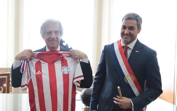 Abdo Benítez y Vázquez promocionan campaña del Mundial 2030