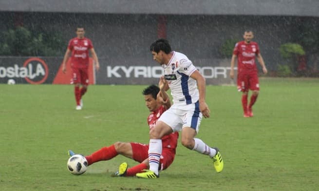 Nacional vence a 3 de Febrero ante solo ocho pagantes