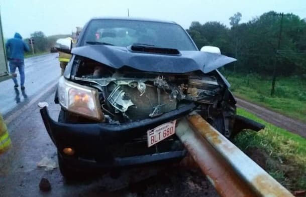 Conductor fallece tras colisionar contra baranda de seguridad