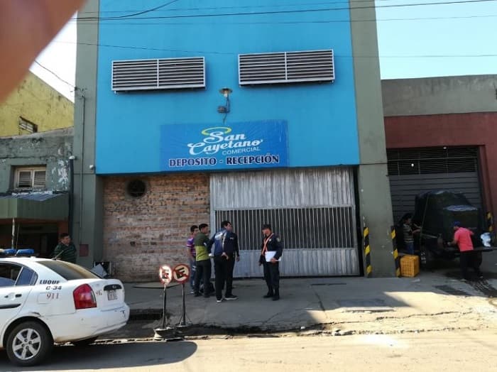 Empleado sufre graves heridas en desplome de ascensor de súper