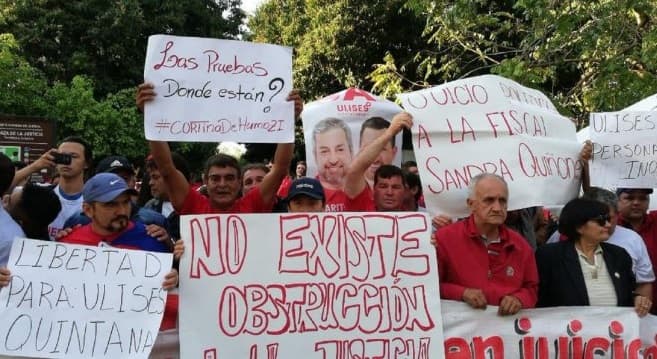 Esteños se manifiestan a favor de Quintana