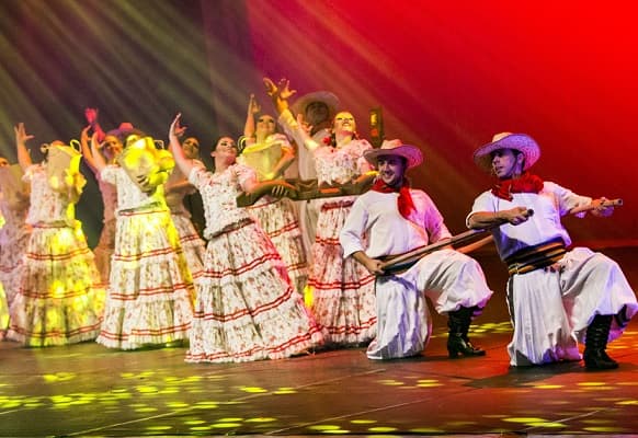 Sussy Sacco celebra sus 50 años de trabajo con una revista musical