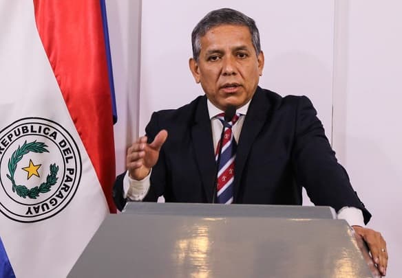 Gabinete de Abdo Benítez es para “salvarse del descenso”, afirma exasesor