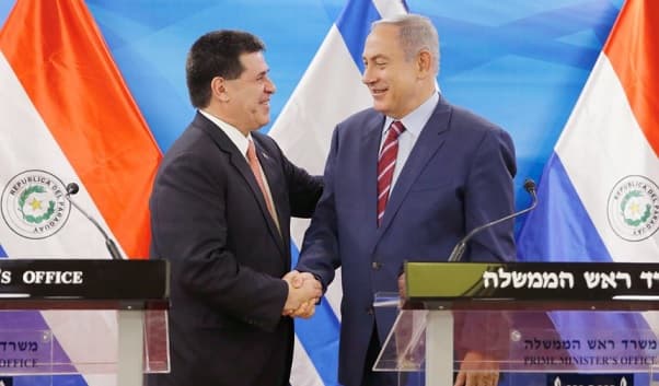 Cartes habla de traición en caso de cambio de embajada