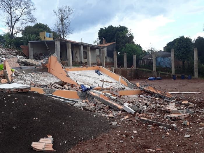 Derrumbe de edificio no se debió a excavación, asegura vecino