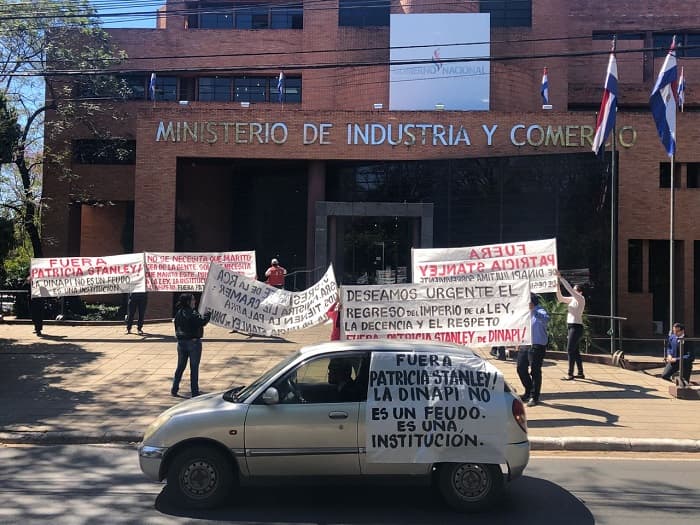 Abogados siguen en pie de guerra y exigen cambio en Dinapi