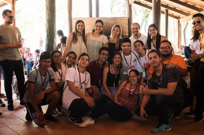 Jóvenes participan de foro de emprendedores