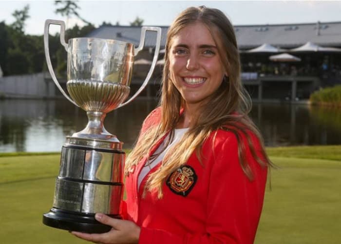Golfista es asesinada en campo de deportes