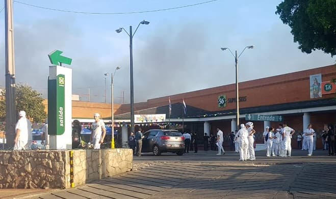 Controlan principio de incendio en conocido supermercado