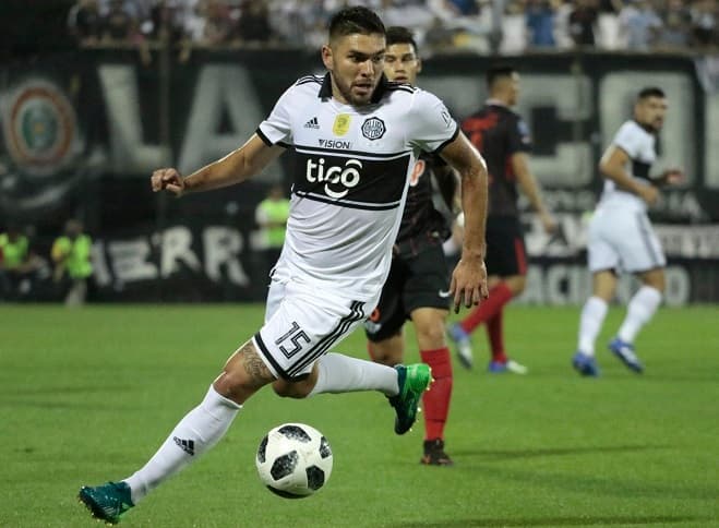 Con lo justo, Olimpia triunfa y mantiene ventaja en la cima