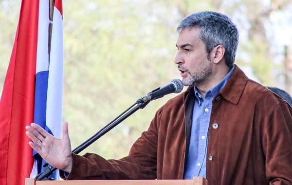 Abdo Benítez promulga derogación de la ley de autoblindaje