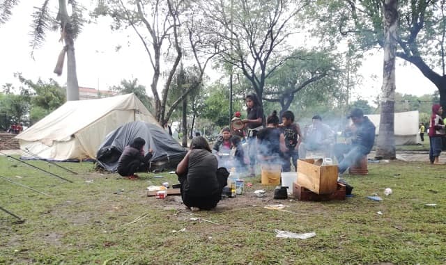 Nativos vuelven a la Plaza de Armas en busca de ayuda