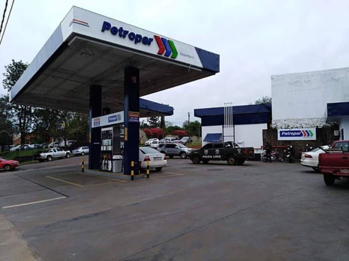 Delincuentes se llevaron más G. 20 millones de estación de servicios