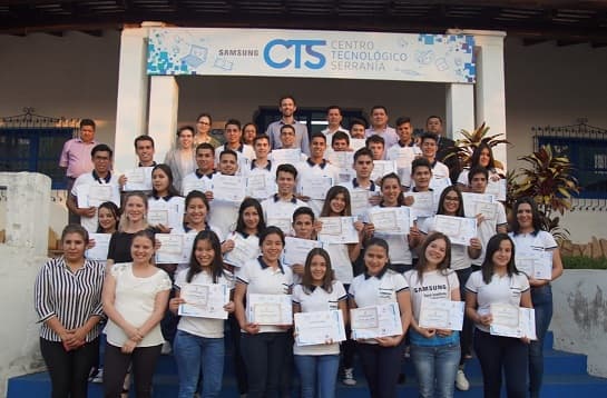 Celebran el egreso de la segunda promoción del programa Tech Institute