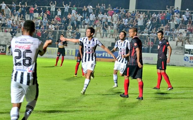 Santaní sorprende a Libertad